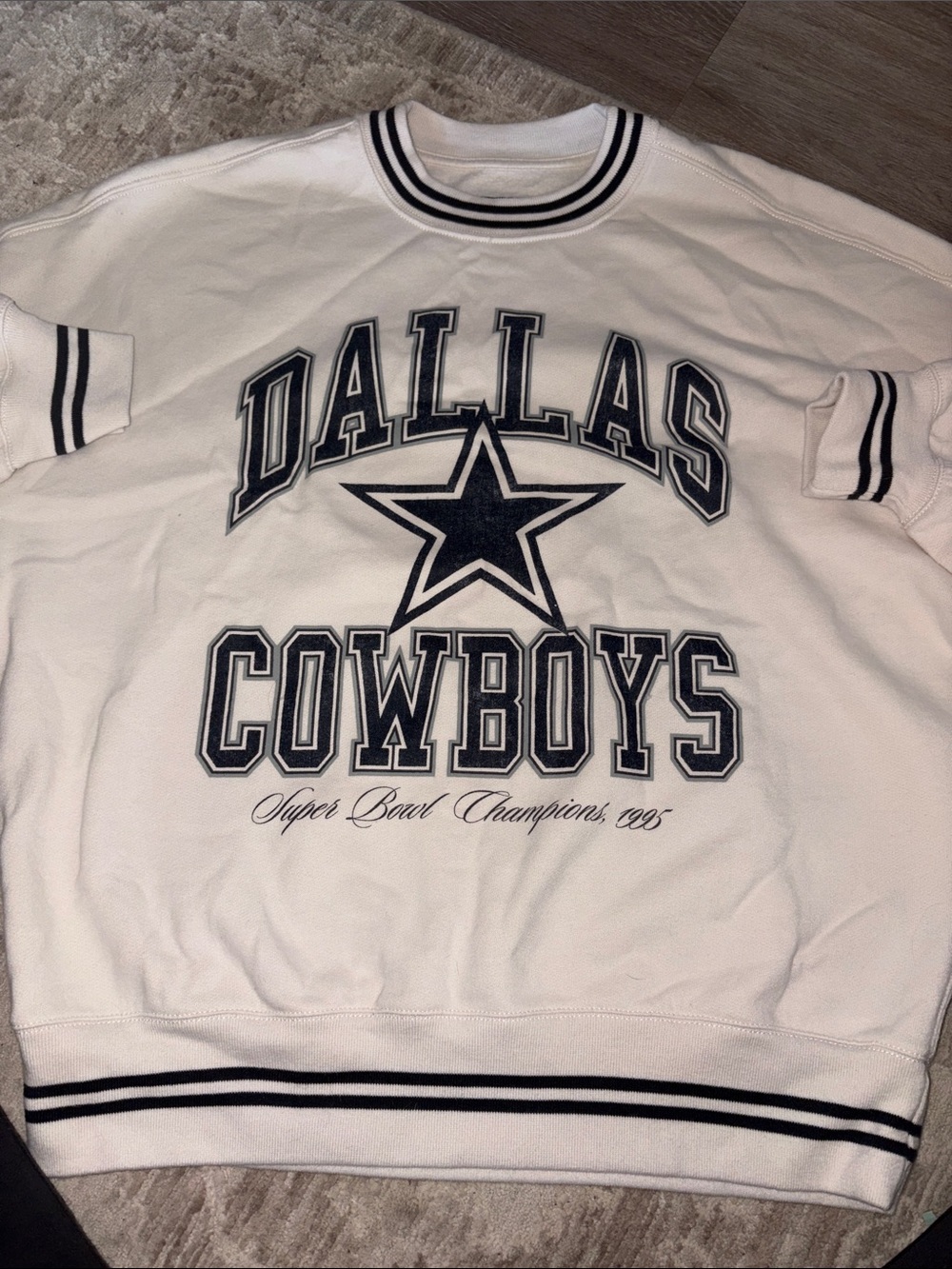 Abercrombie & Fitch White Crewneck with Navy Dallas Cowboys Graphic